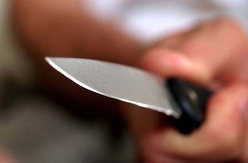 Жительница Новотроицка порезала ножом двоих мужчин